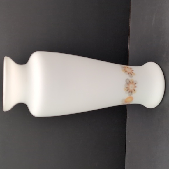 Vintage Satin Glass Vase with an 18th Century Motif. - Picture 5 of 8